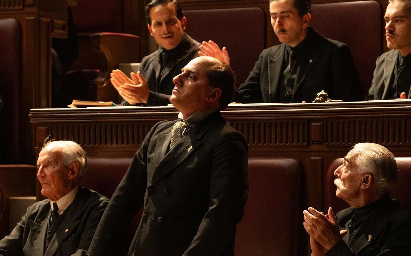 Fotogramma da M. Il figlio del secolo