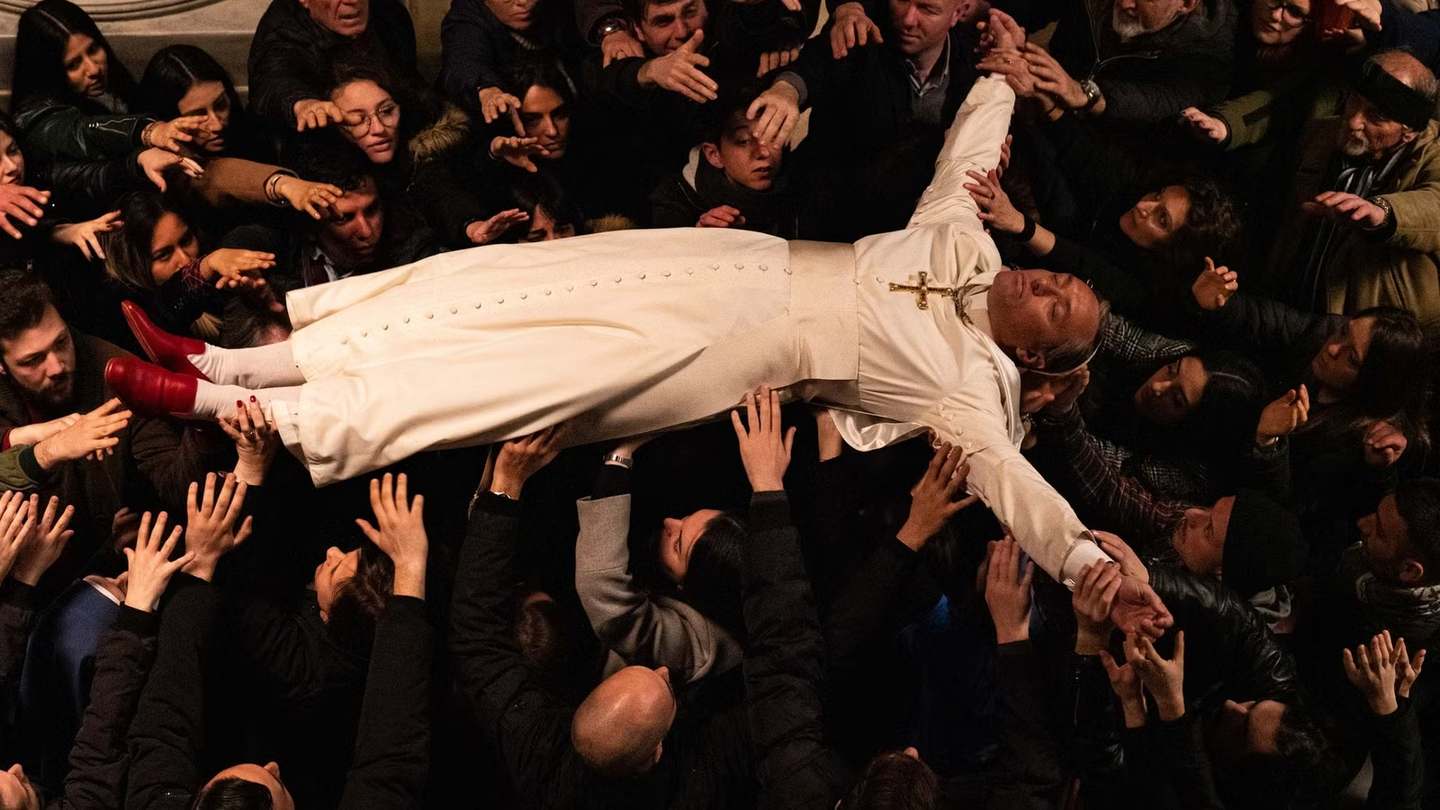 Fotogramma da The New Pope